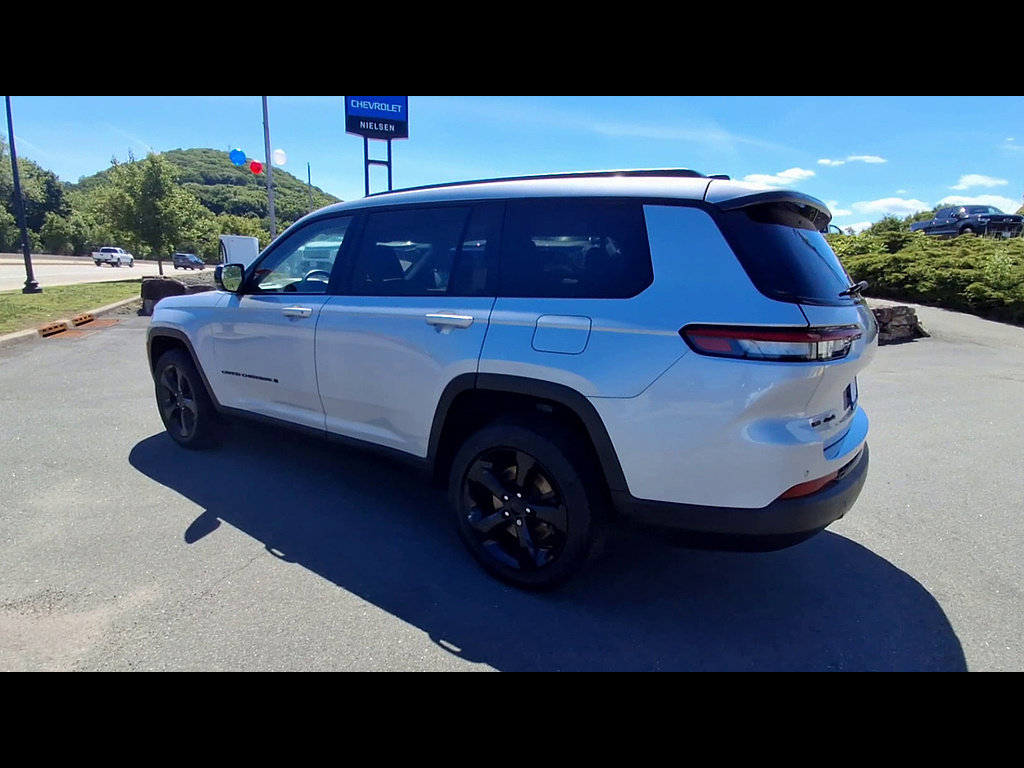 Used 2022 Jeep Grand Cherokee L Limited w/ Black Appearance Package AWD/4WD image 6