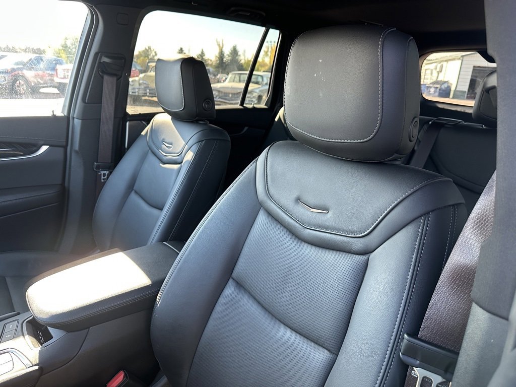 Used 2024 Cadillac XT6 Premium Luxury image 3