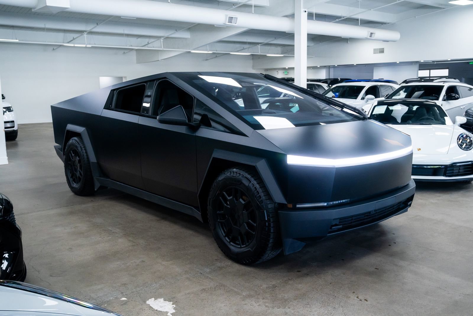 Used 2024 Tesla Cybertruck AWD Crew Cab image 25