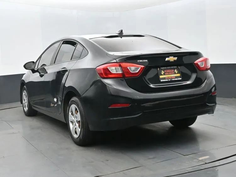 Used 2018 Chevrolet Cruze LS image 9