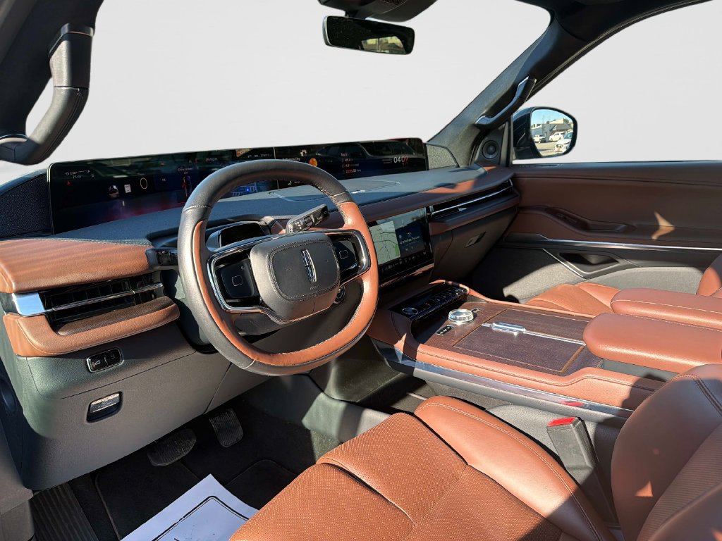 Used 2025 Lincoln Navigator Reserve AWD/4WD image 24