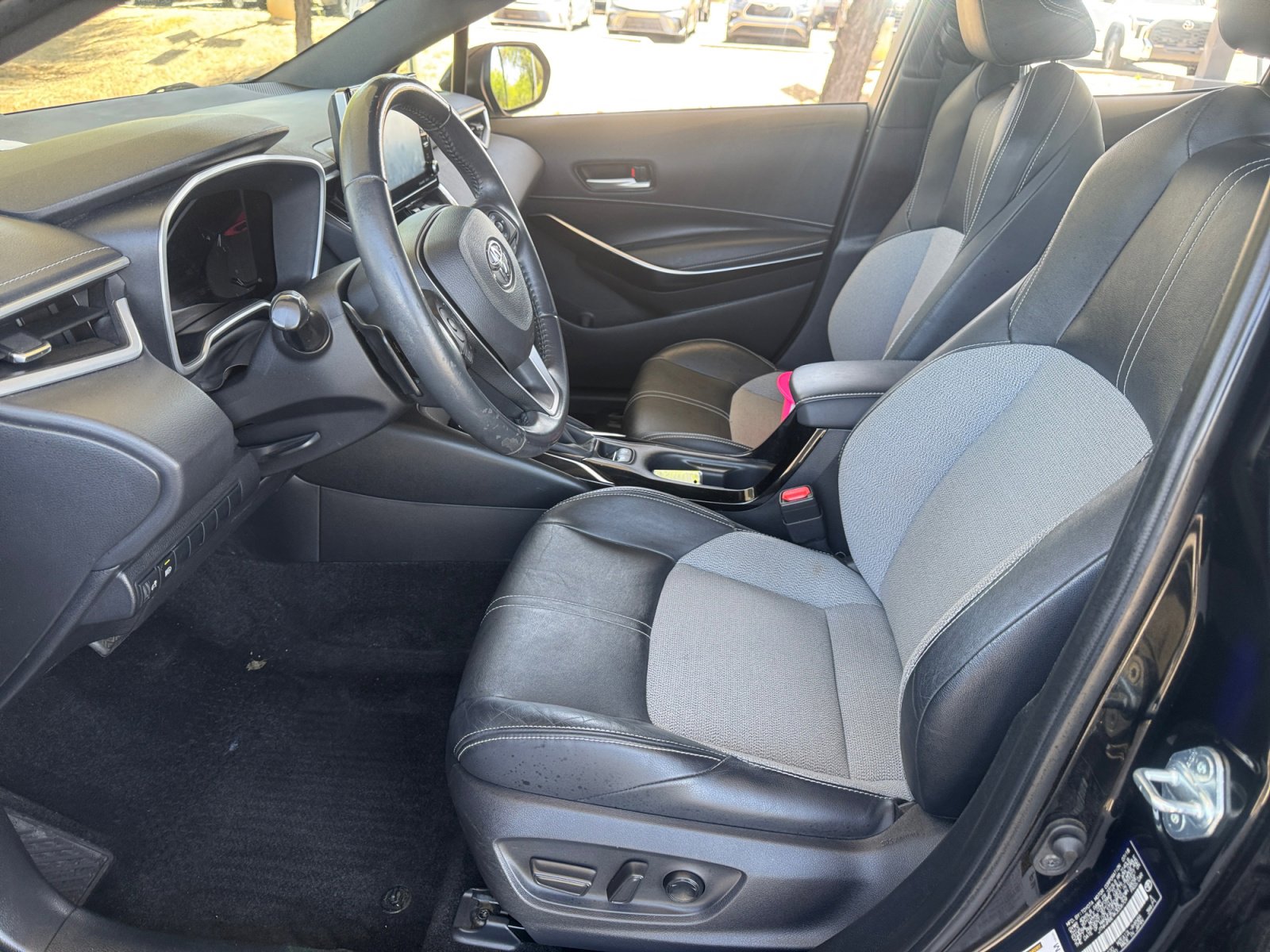 Used 2019 Toyota Corolla XSE FWD image 14