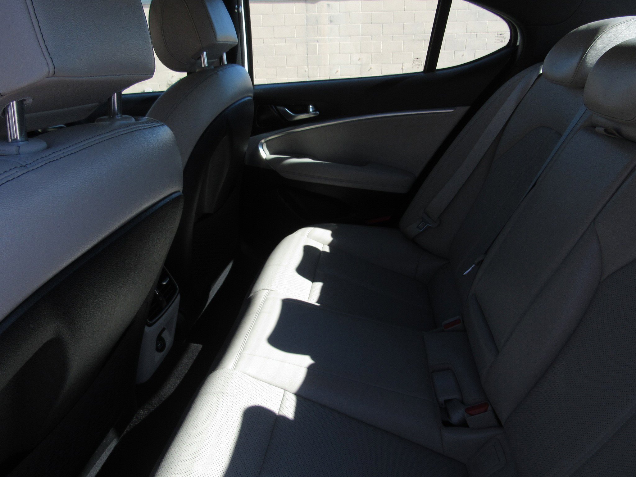 Used 2023 Genesis G70 2.0T image 12