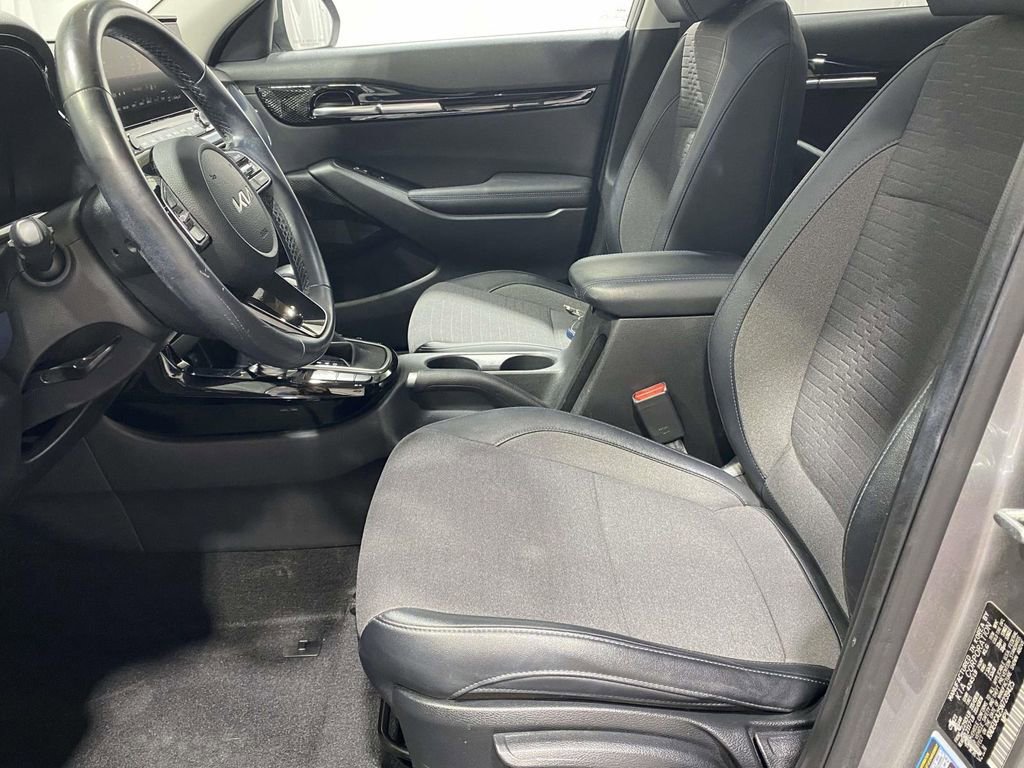 Used 2022 Kia Seltos Nightfall Edition image 14