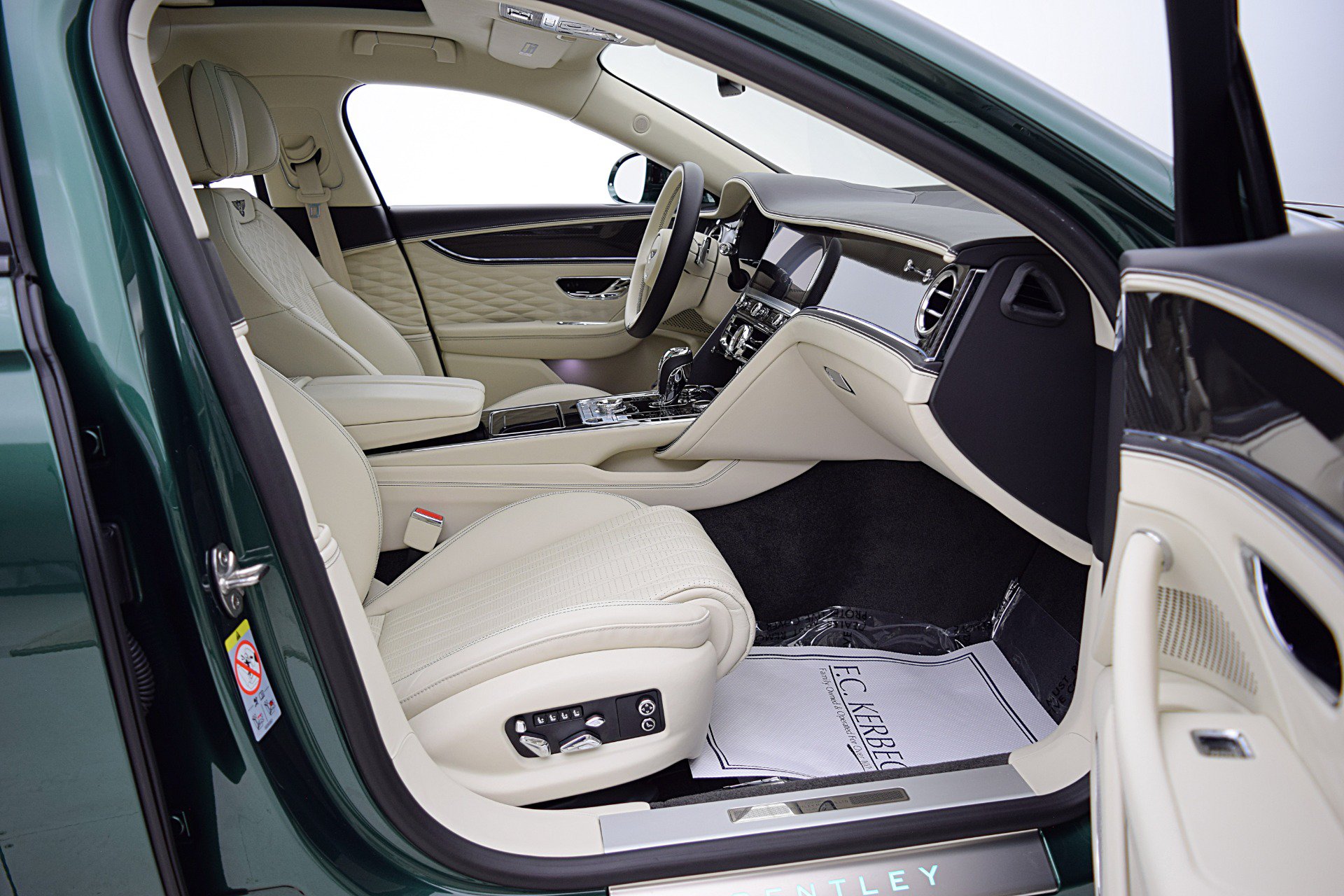 Certified 2022 Bentley Flying Spur V8 AWD/4WD image 29