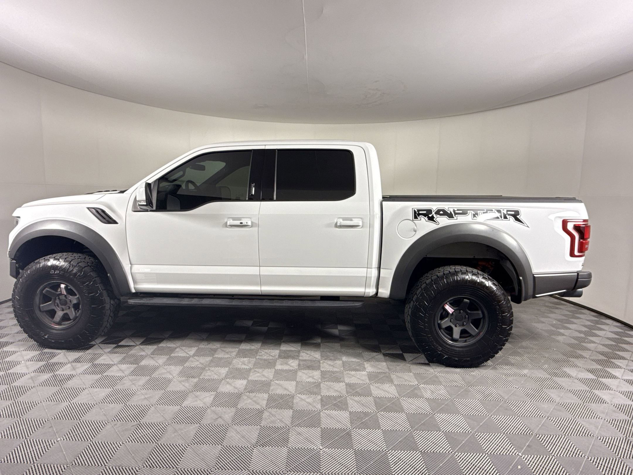 Used 2020 Ford F150 Raptor w/ Equipment Group 802A Luxury image 2