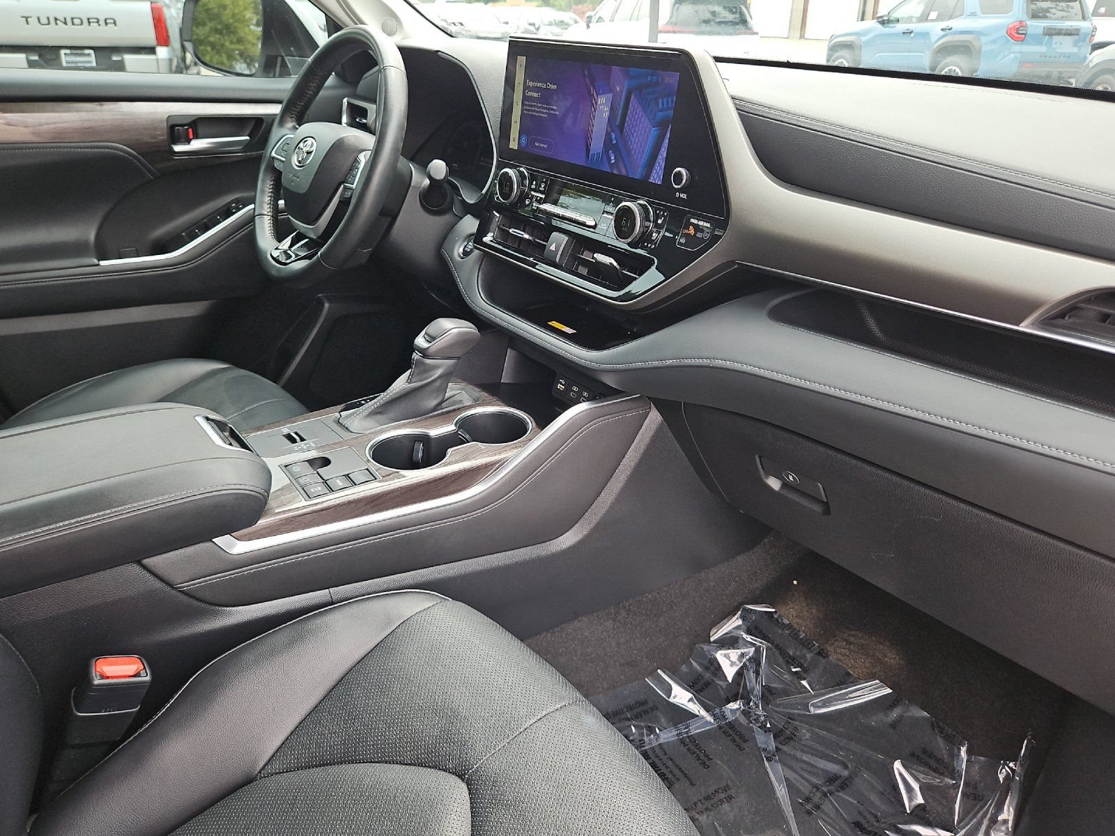 Used 2023 Toyota Highlander Limited FWD image 16