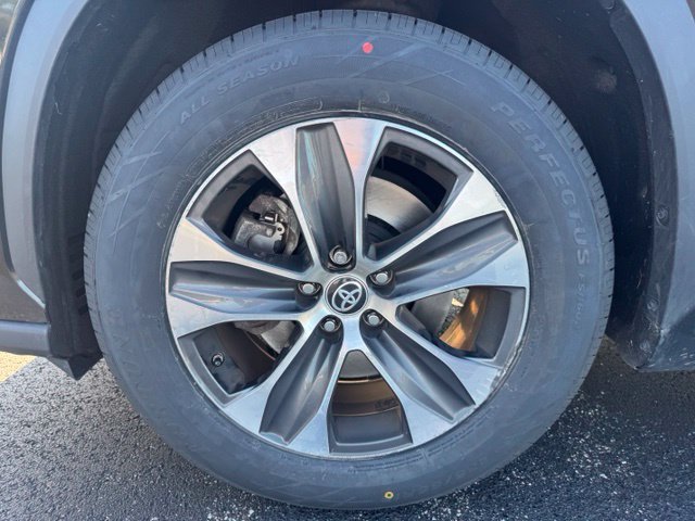 Used 2023 Toyota Highlander XLE FWD image 12