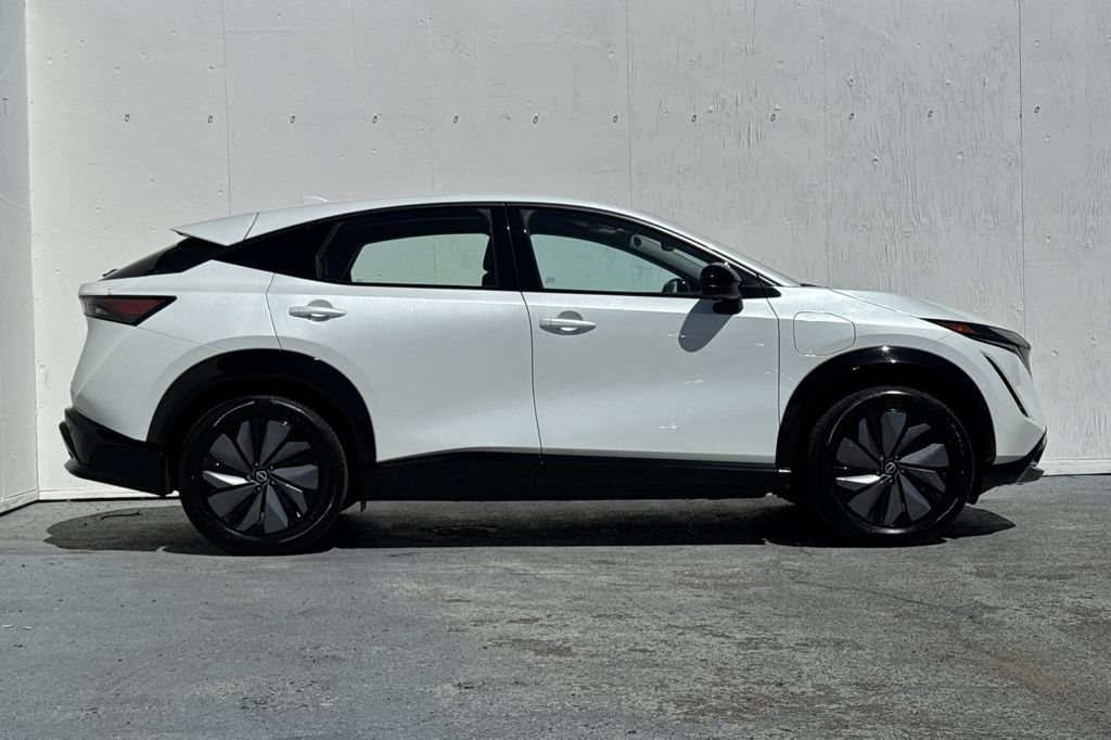 Used 2024 Nissan Ariya AWD image 2
