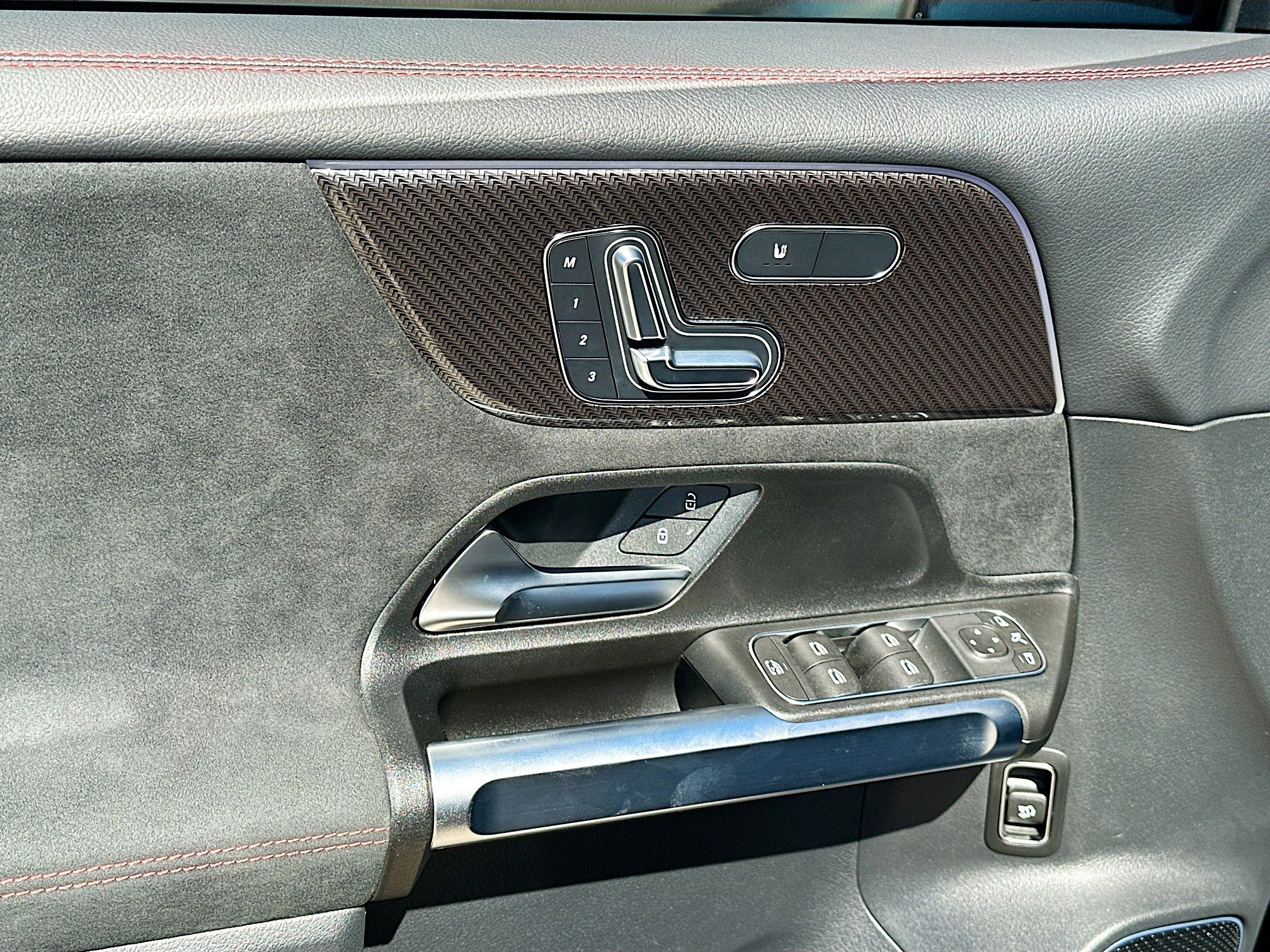 Used 2025 Mercedes-Benz GLB 35 AMG 4MATIC image 15