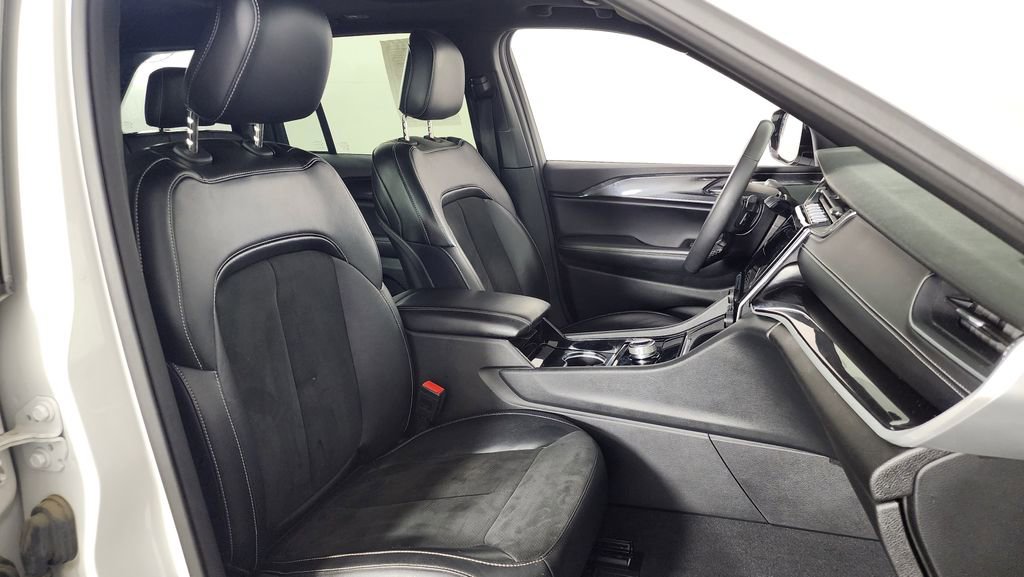 Used 2023 Jeep Grand Cherokee Altitude image 35