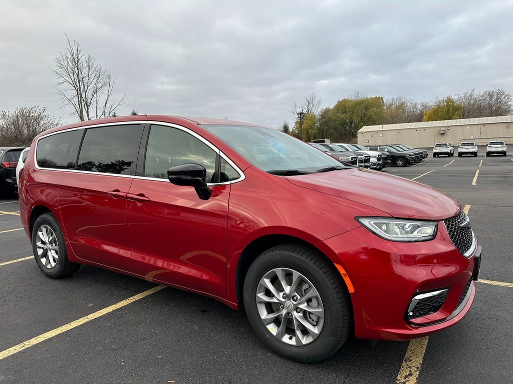 New 2026 Chrysler Pacifica Select