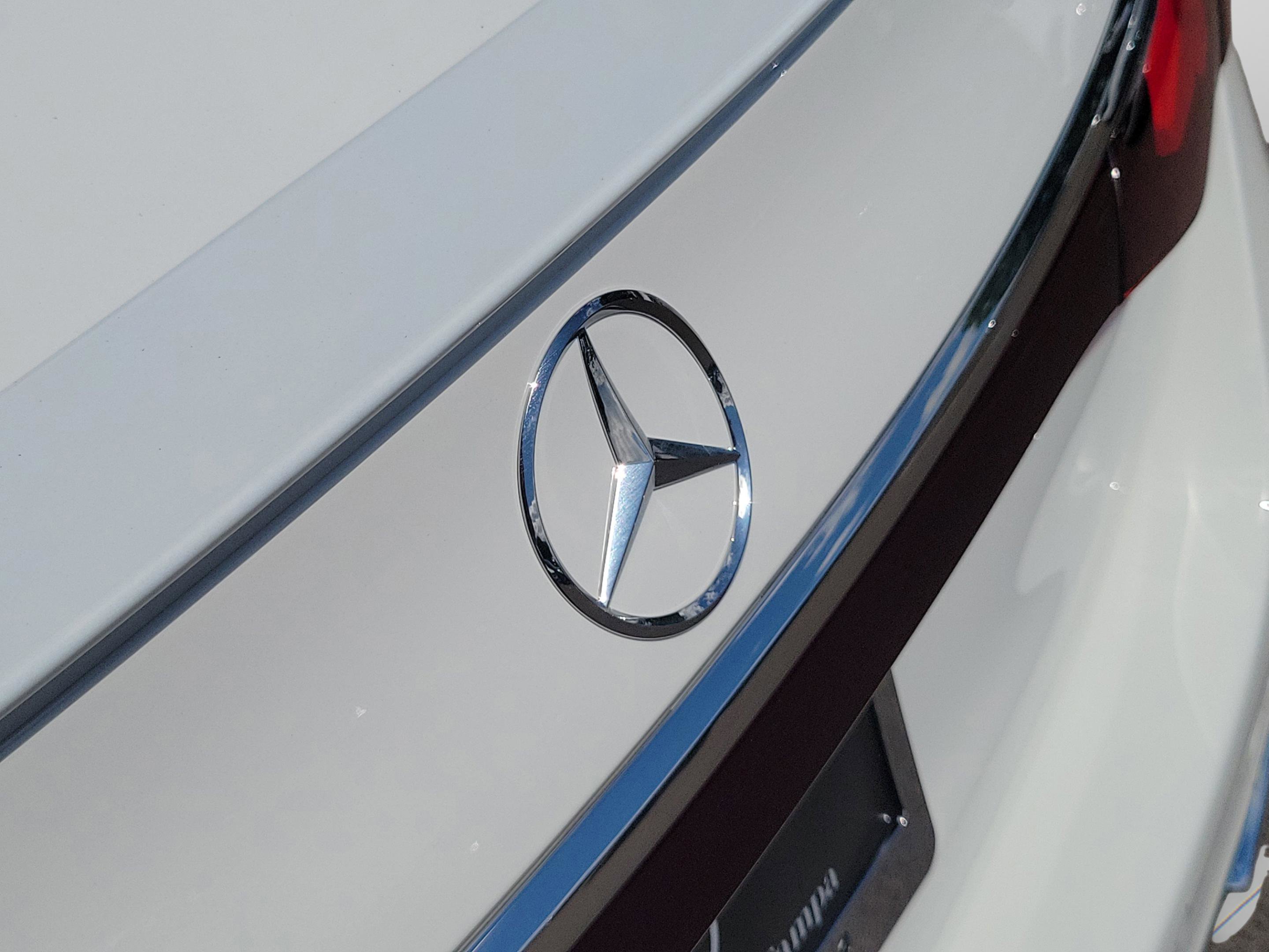 Used 2025 Mercedes-Benz GLC 350e 4MATIC image 30