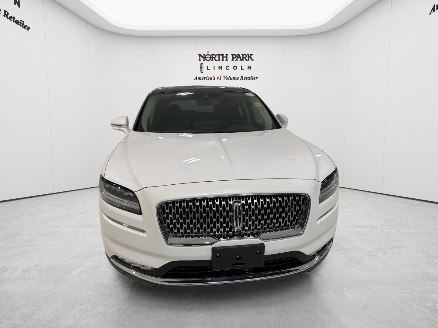 Used 2022 Lincoln Nautilus Reserve w/ Equipment Group 202A AWD/4WD image 8