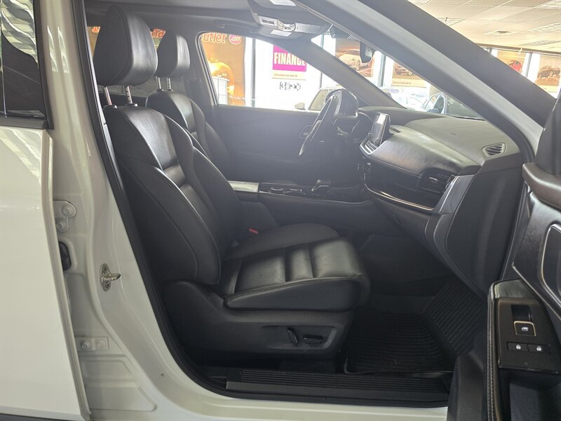 Used 2021 Nissan Rogue SL AWD/4WD image 16