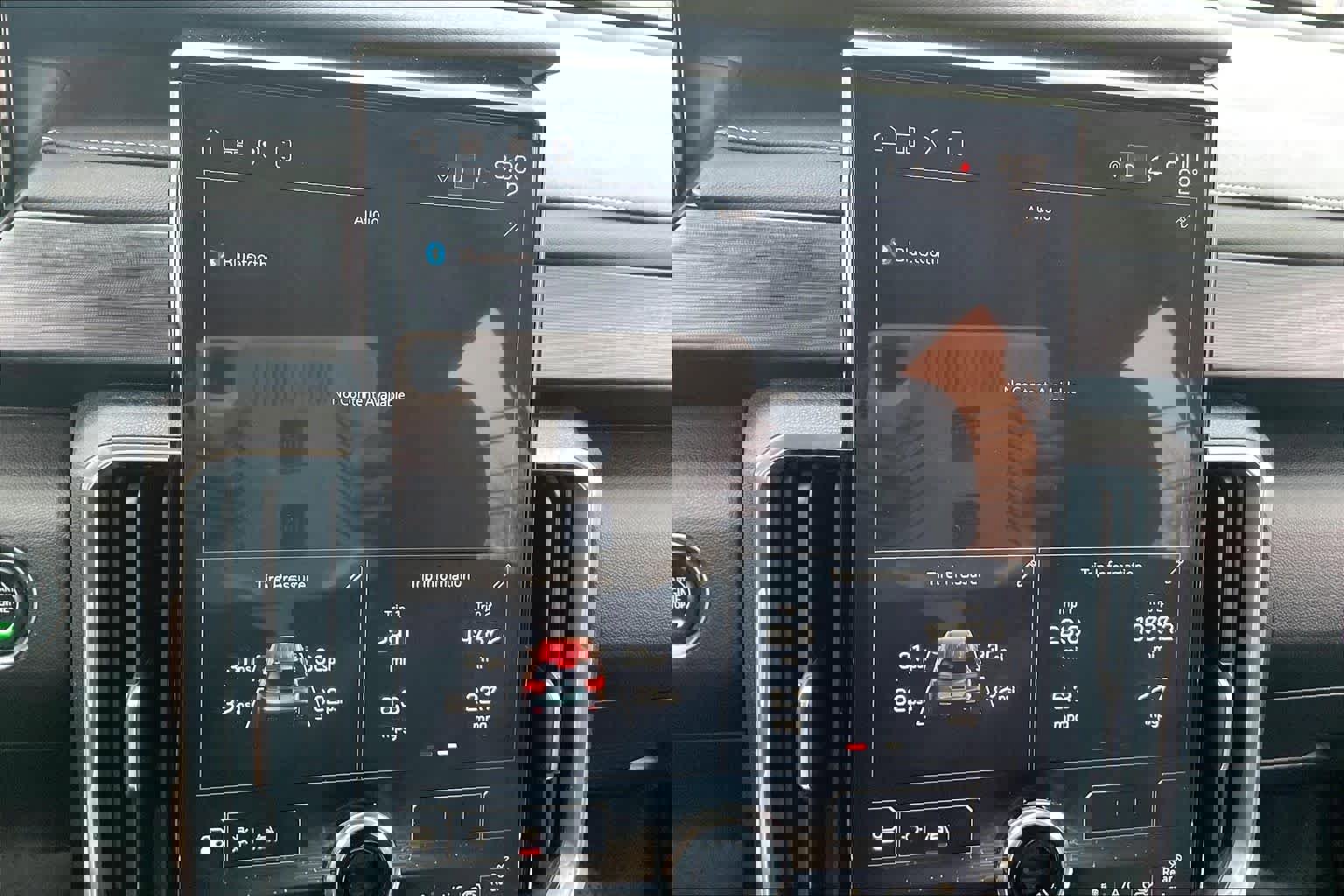 Used 2024 GMC Acadia Elevation image 30