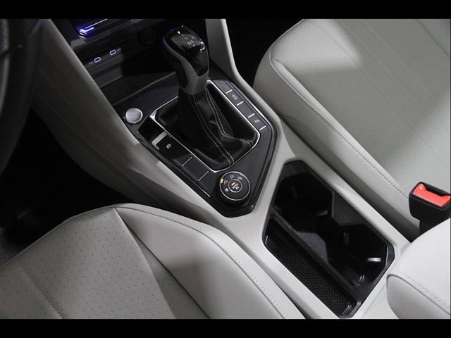 Certified 2024 Volkswagen Tiguan SE R-Line AWD/4WD image 15