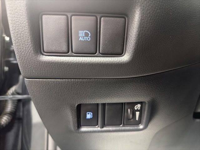 Used 2021 Toyota C-HR LE FWD image 19