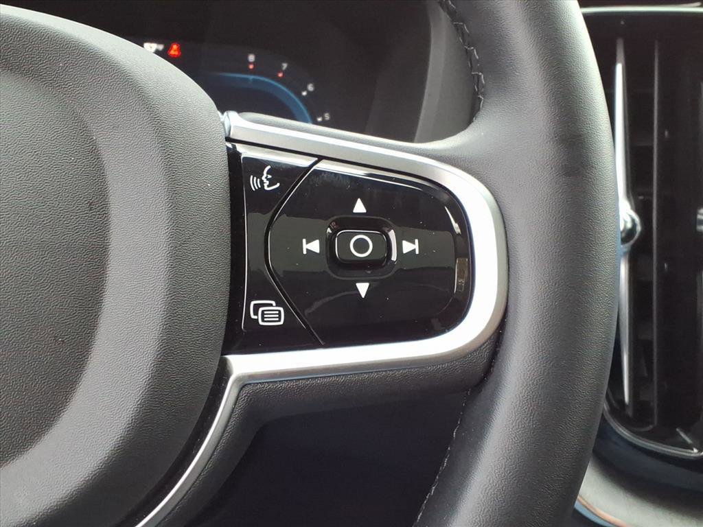Certified 2025 Volvo XC60 B5 Plus image 26