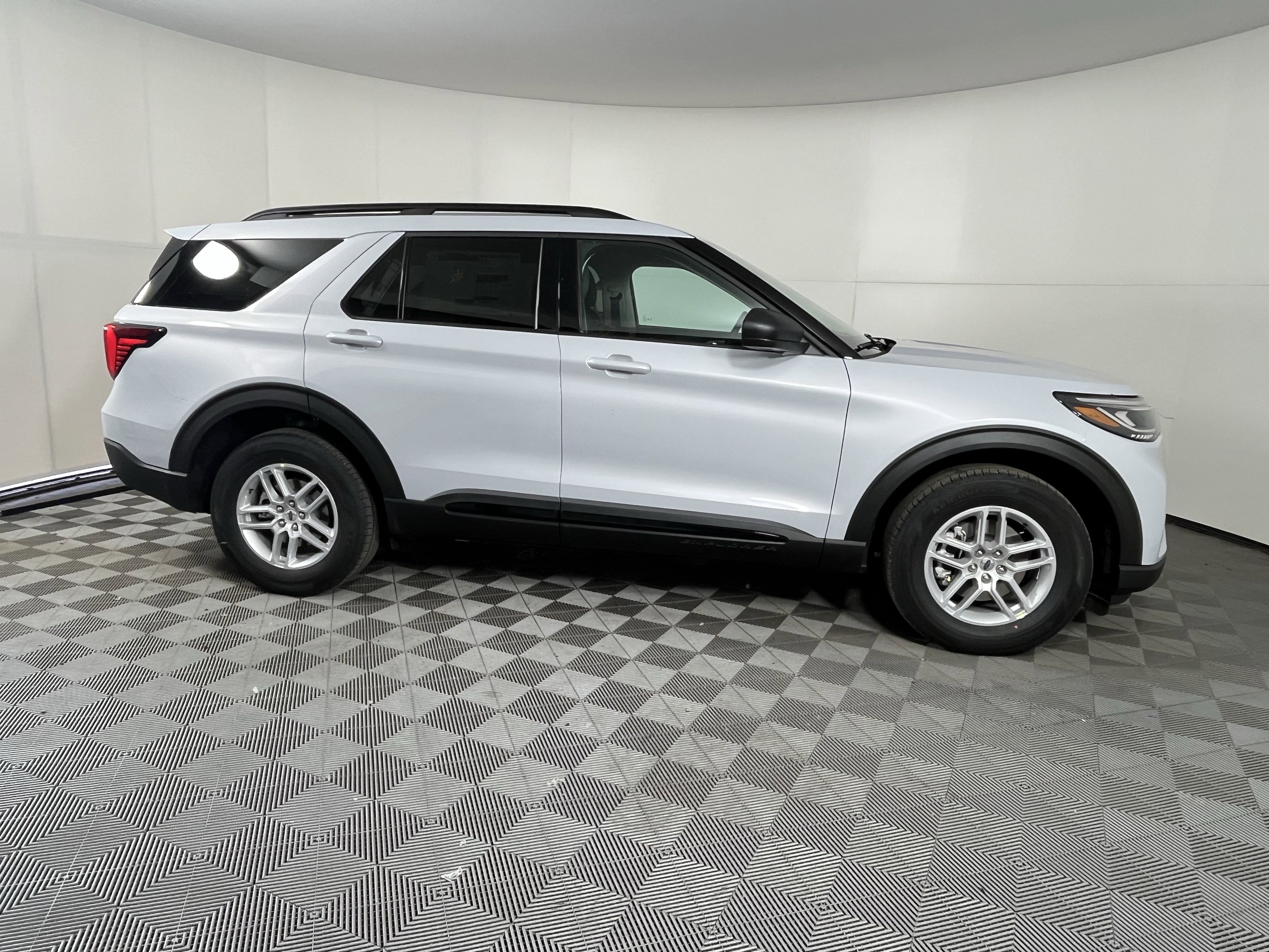 New 2026 Ford Explorer Active AWD/4WD image 5