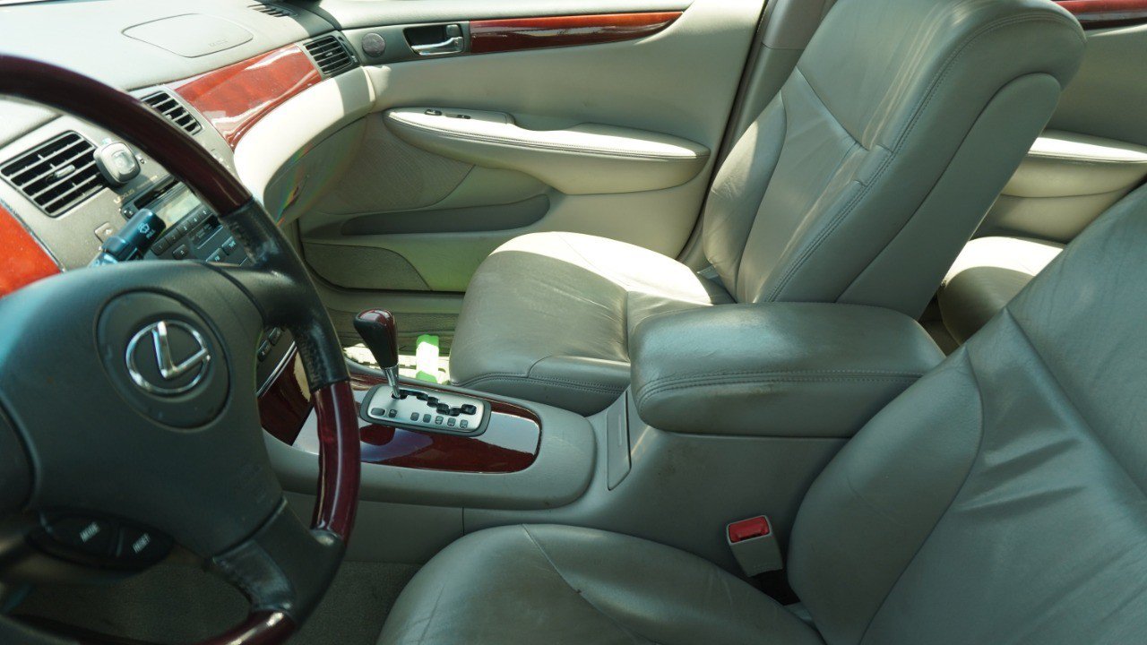 Used 2002 Lexus ES 330 w/ Premium Pkg FWD image 9