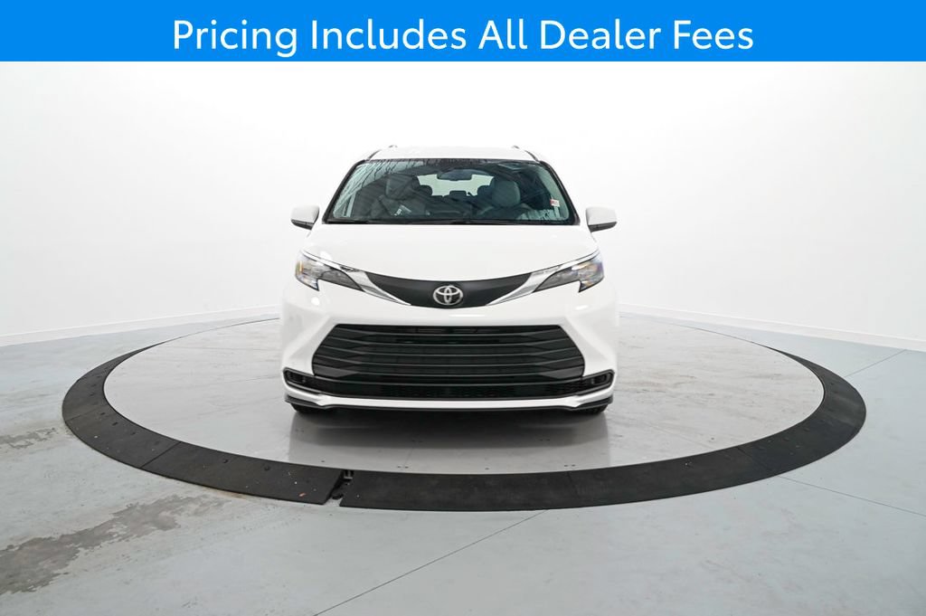 New 2026 Toyota Sienna LE FWD image 2