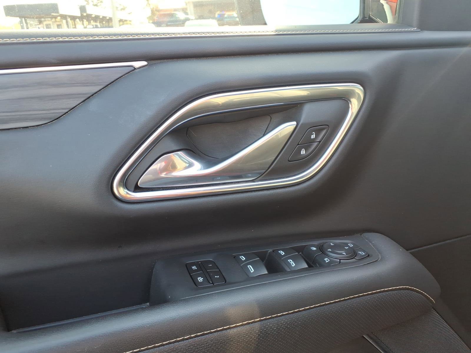 Used 2023 GMC Yukon SLT w/ SLT Premium Package image 9