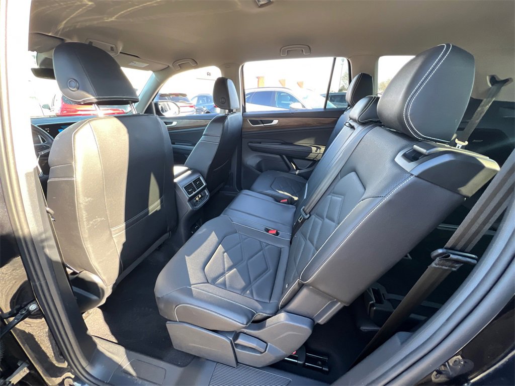 Used 2025 Volkswagen Atlas SE image 32