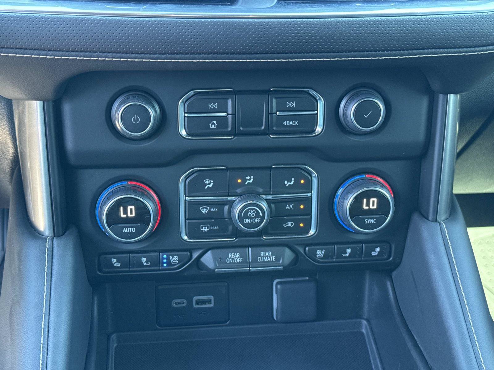 Used 2024 Chevrolet Tahoe Premier AWD/4WD image 25