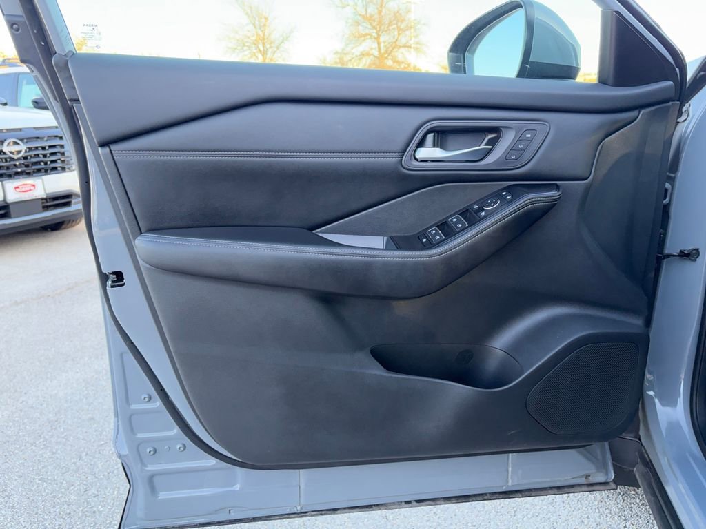 Used 2024 Nissan Rogue SL w/ SL Premium Package image 22