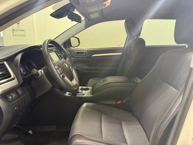 Used 2017 Toyota Highlander Plus FWD image 13