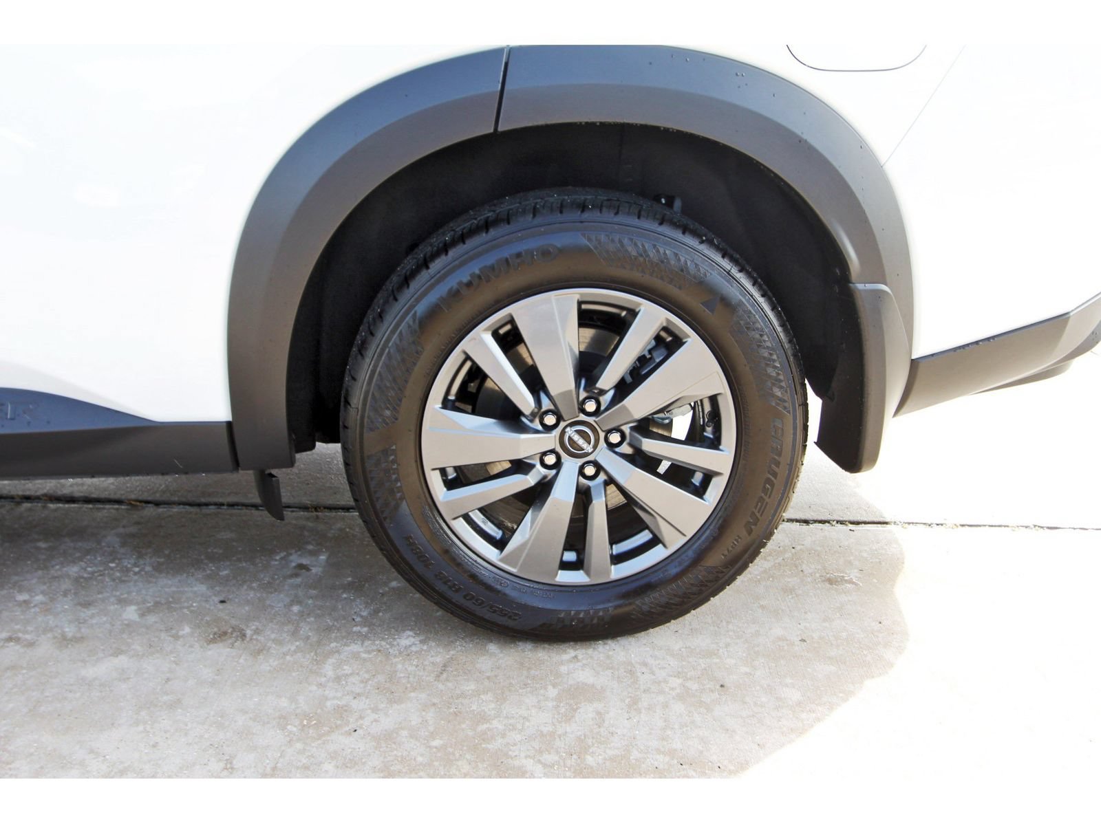 Certified 2025 Nissan Pathfinder SV w/ SV Premium Package FWD image 31