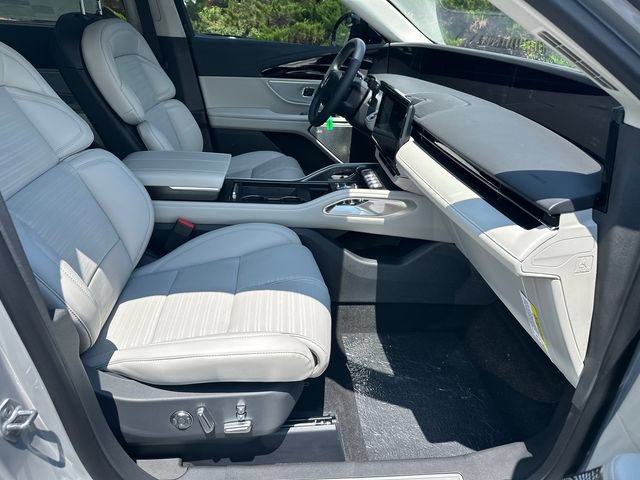 New 2026 Lincoln Nautilus Reserve AWD/4WD image 13