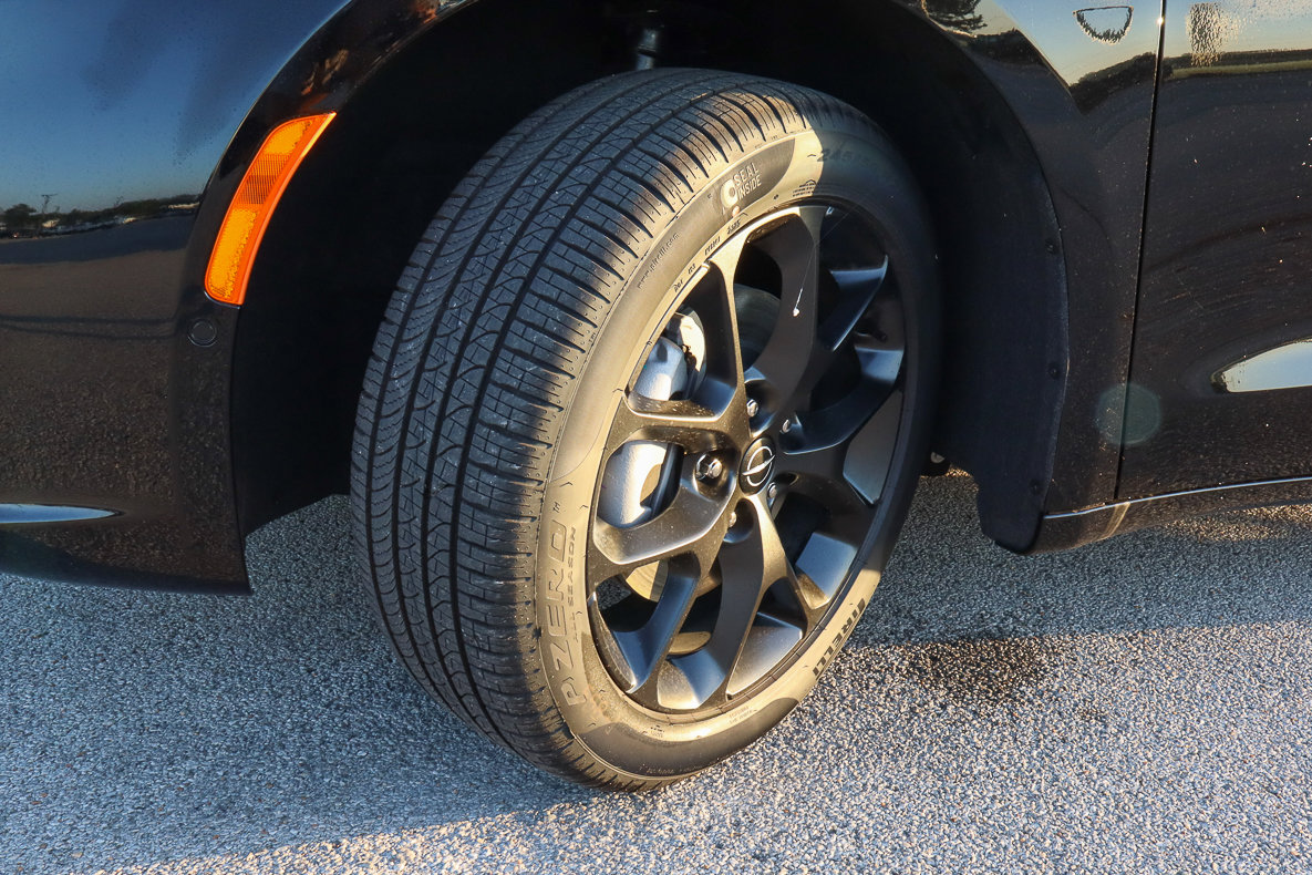 New 2026 Chrysler Pacifica Limited w/ S Appearance Package image 13