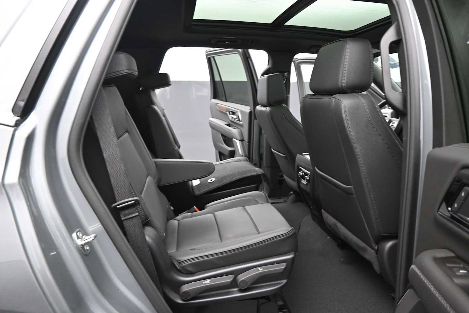 New 2026 GMC Yukon Denali w/ Sun & Power Step Package AWD/4WD image 16