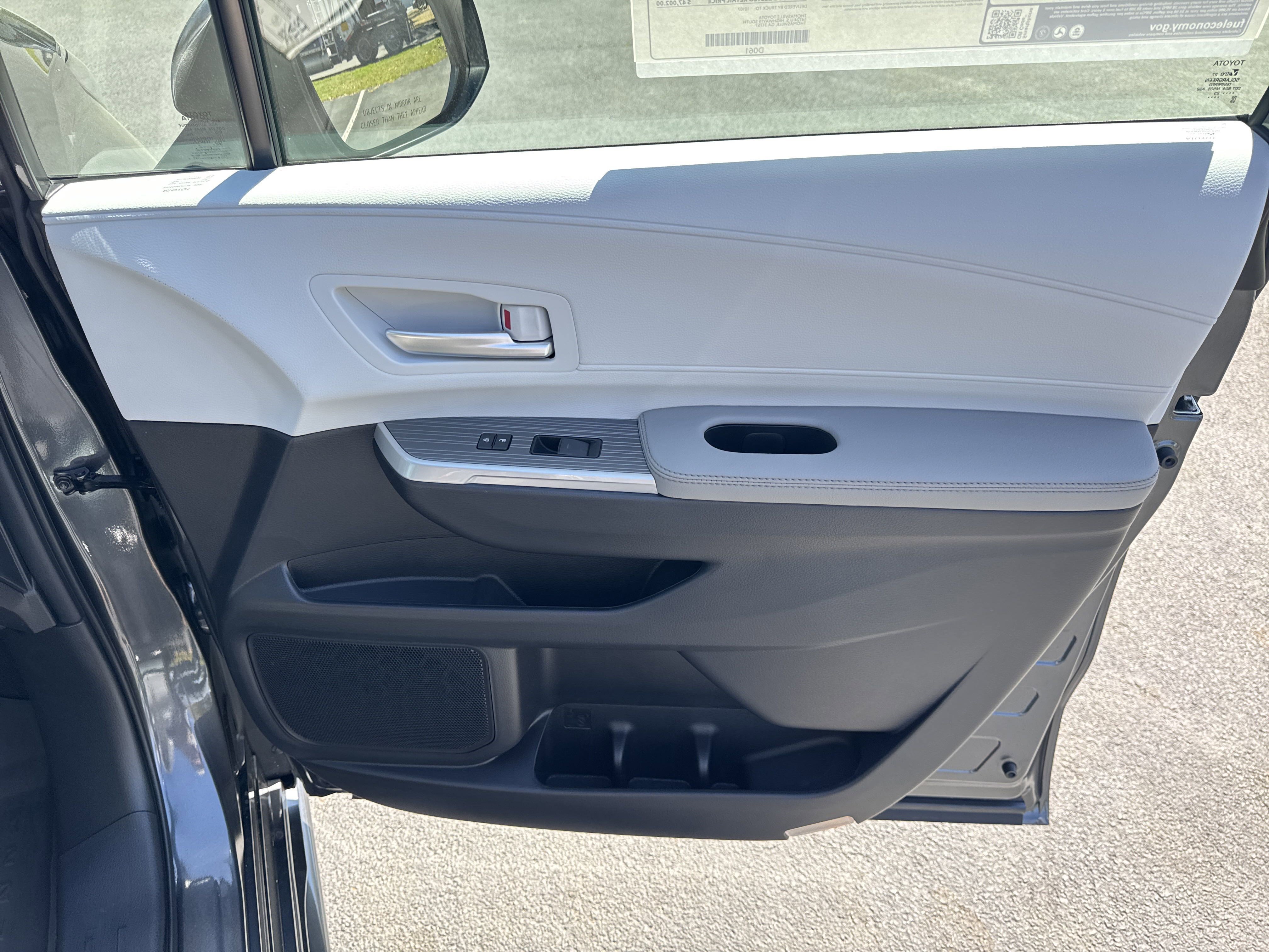 New 2025 Toyota Sienna XLE image 38