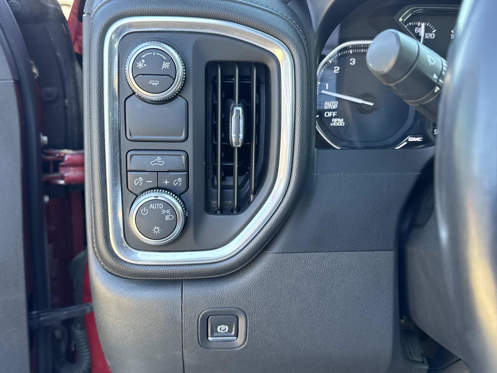 Used 2019 GMC Sierra 1500 SLE w/ SLE Value Package image 27