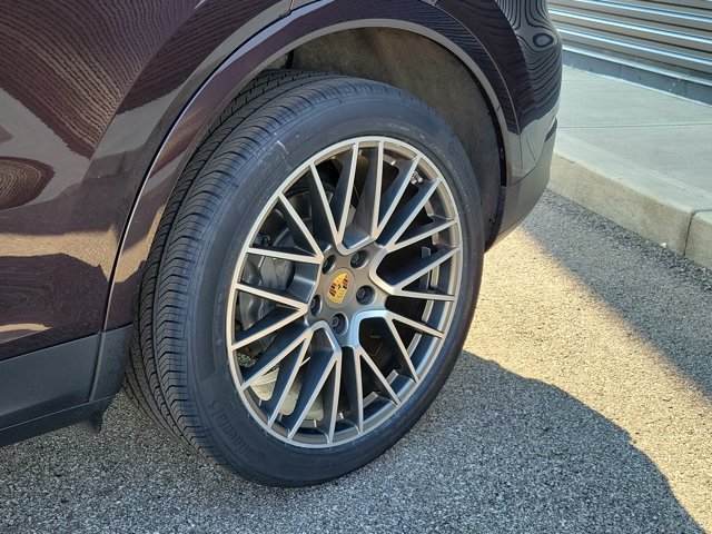 Certified 2023 Porsche Cayenne S Platinum AWD/4WD image 12