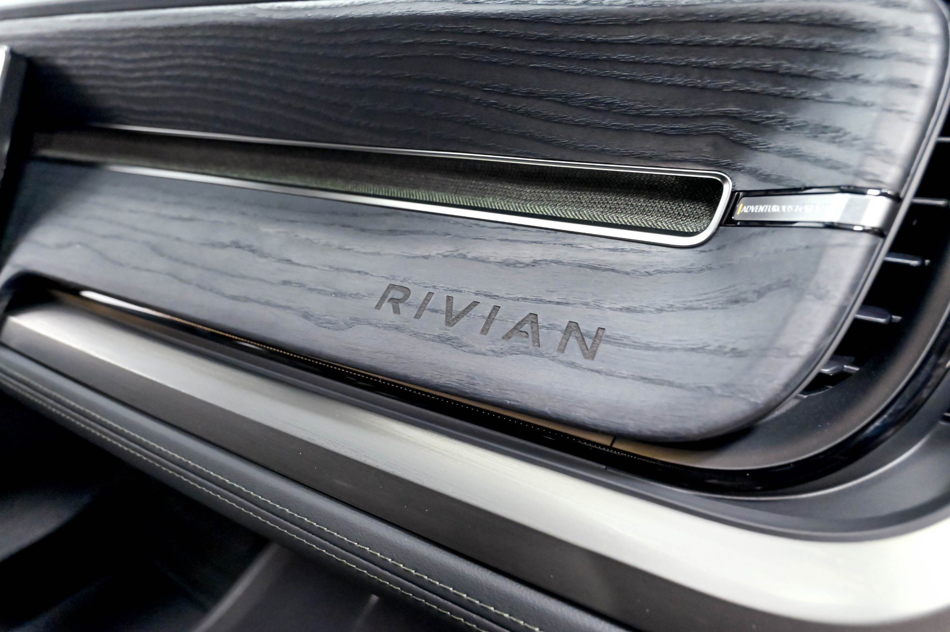 Used 2023 Rivian R1S Adventure AWD/4WD image 28