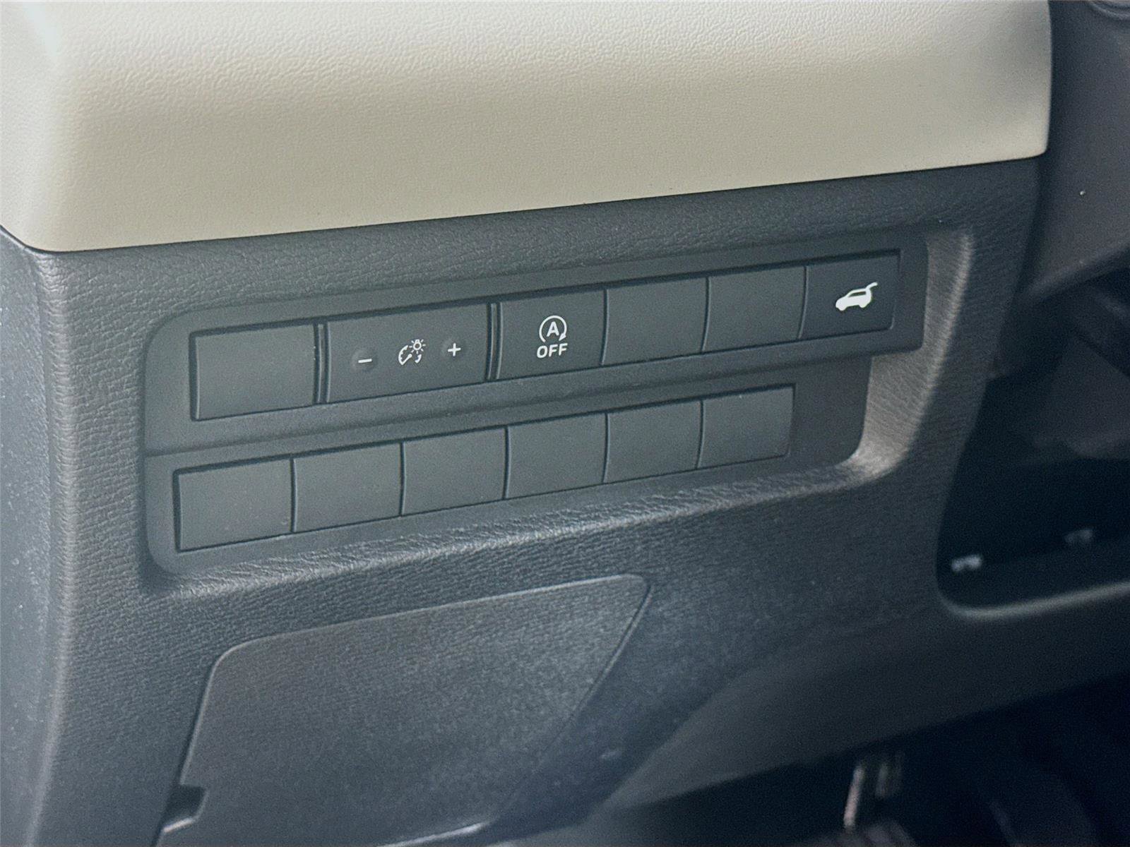 New 2026 Mitsubishi Outlander SE image 7