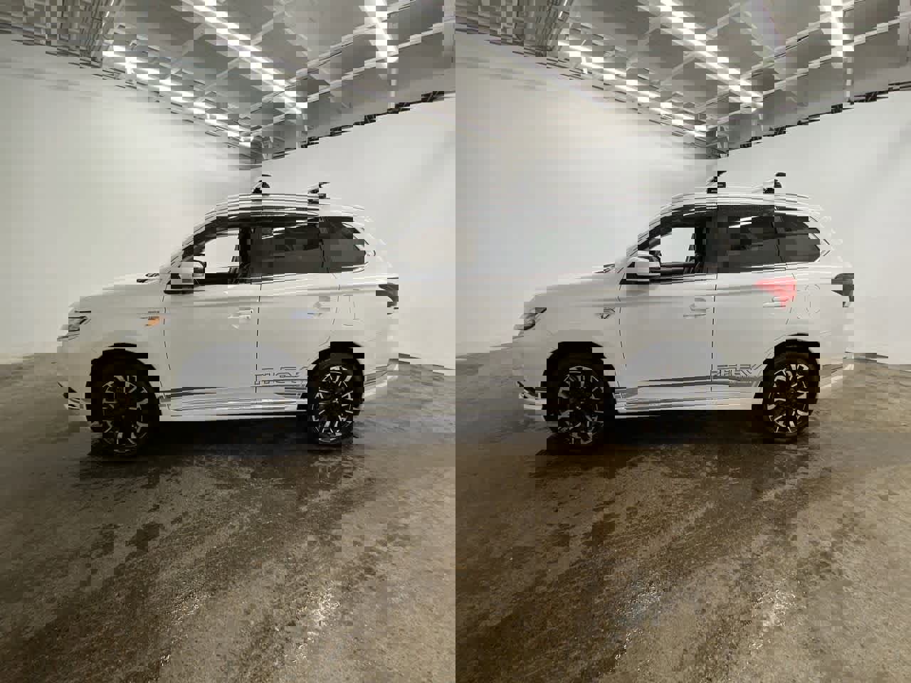 Used 2018 Mitsubishi Outlander GT image 3