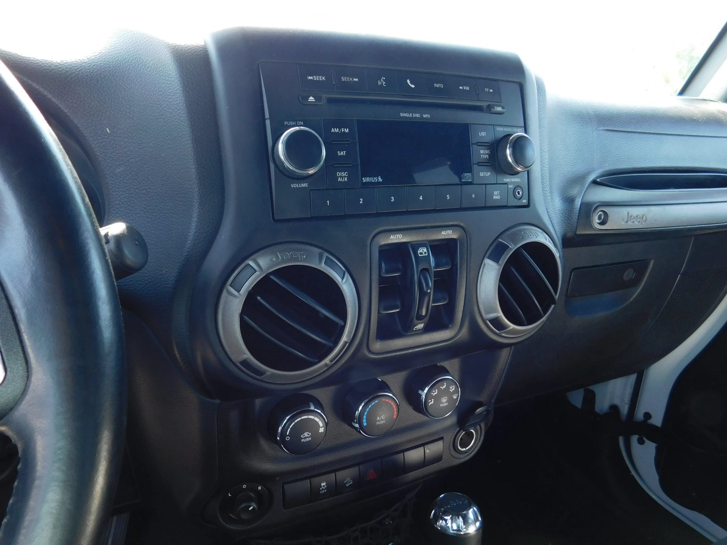 Used 2015 Jeep Wrangler Unlimited Sport w/ Quick Order Package 24S AWD/4WD image 17