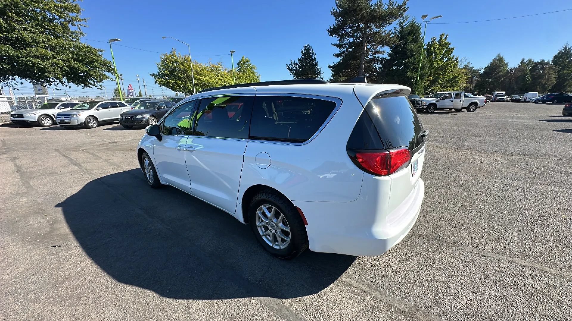Used 2021 Chrysler Voyager Lxi FWD image 5