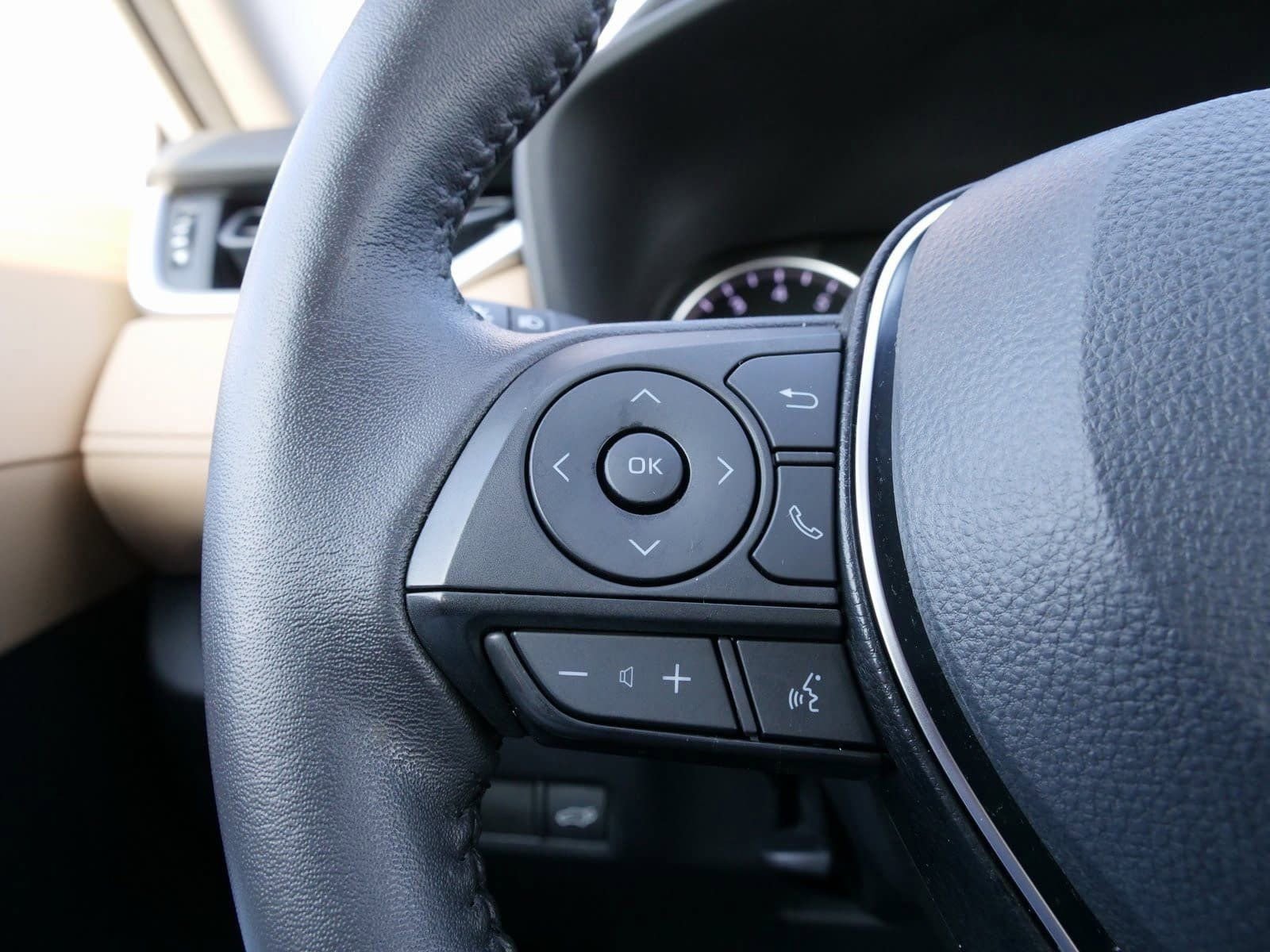 Used 2022 Toyota RAV4 XLE Premium image 22