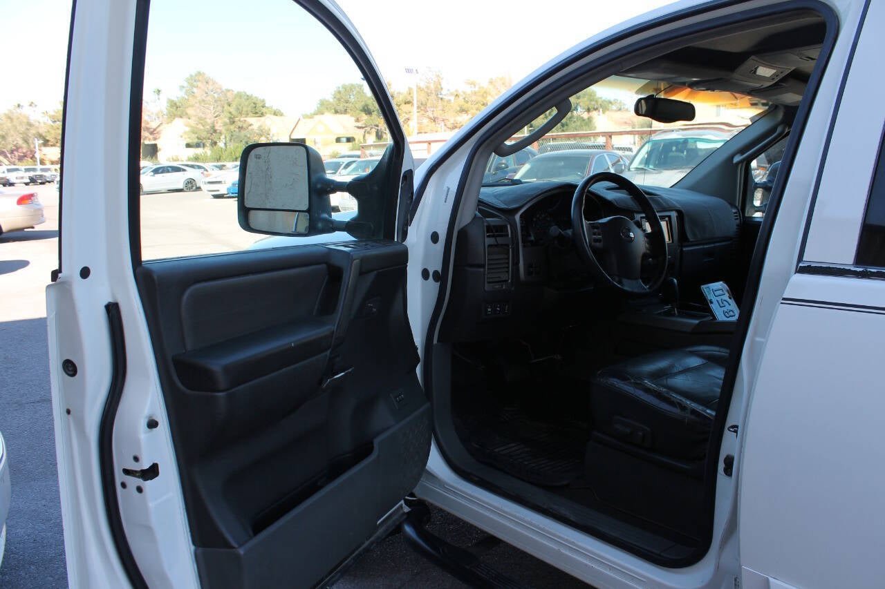 Used 2005 Nissan Titan LE w/ (R02) LE Off-Road Pkg image 17