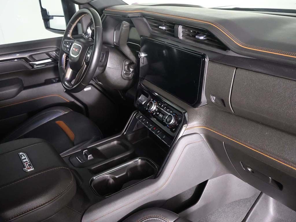 Used 2025 GMC Sierra 2500 AT4 w/ Technology Package AWD/4WD image 32