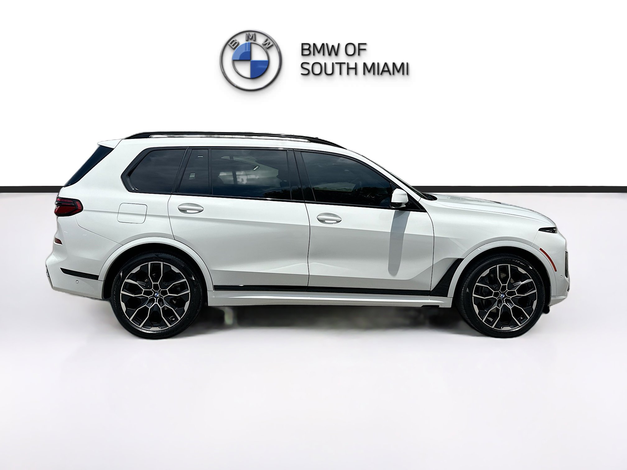 Used 2023 BMW X7 xDrive40i w/ M Sport Package AWD/4WD image 8