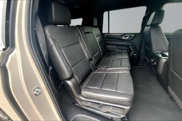 Used 2024 Chevrolet Suburban LT RWD image 25