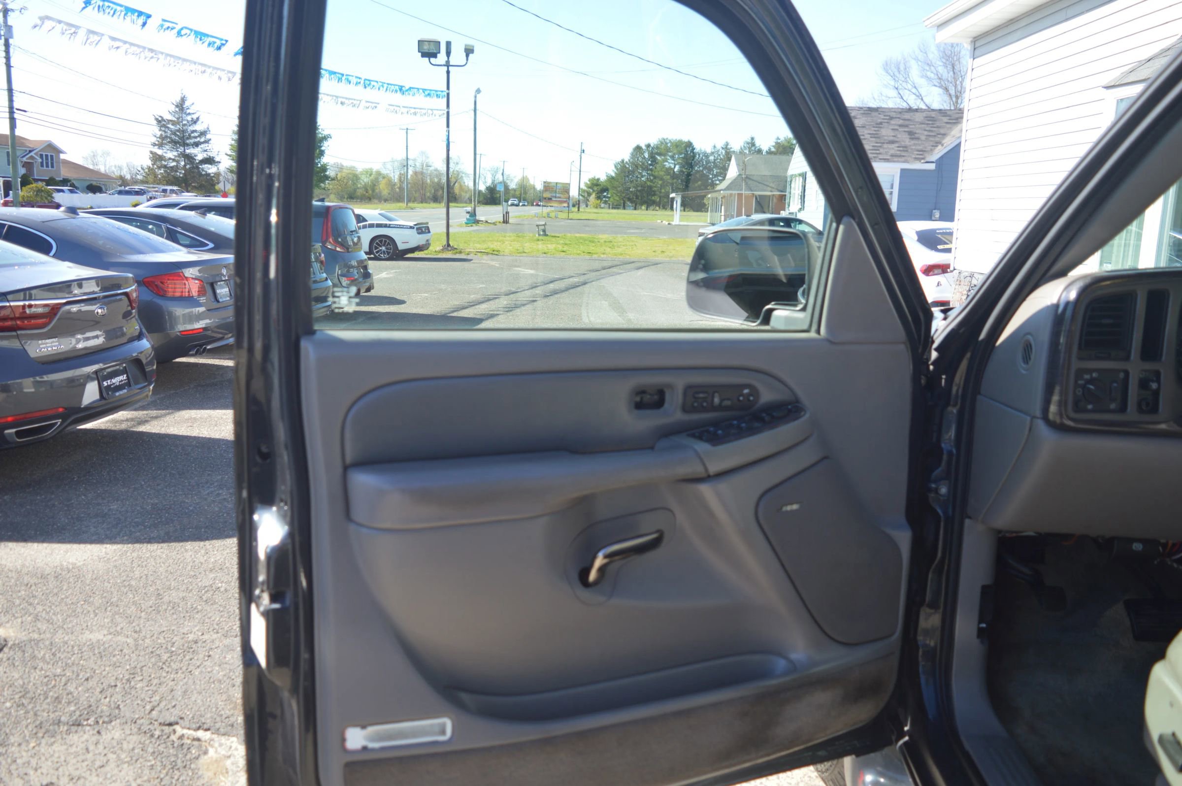 Used 2003 GMC Yukon Denali image 20