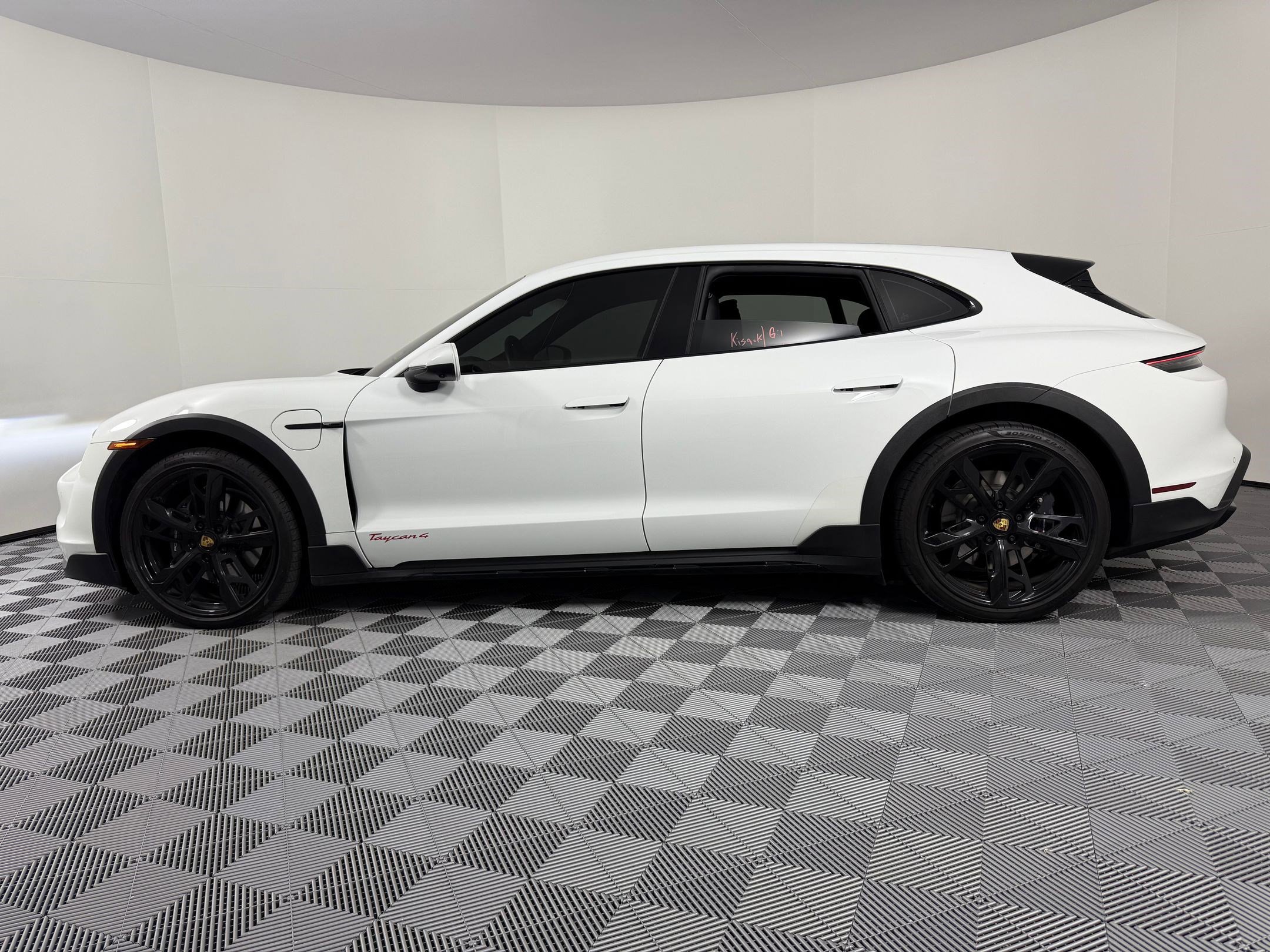 Used 2022 Porsche Taycan 4 Cross Turismo image 2